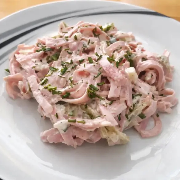 Wurstsalat mit Mayonnaise